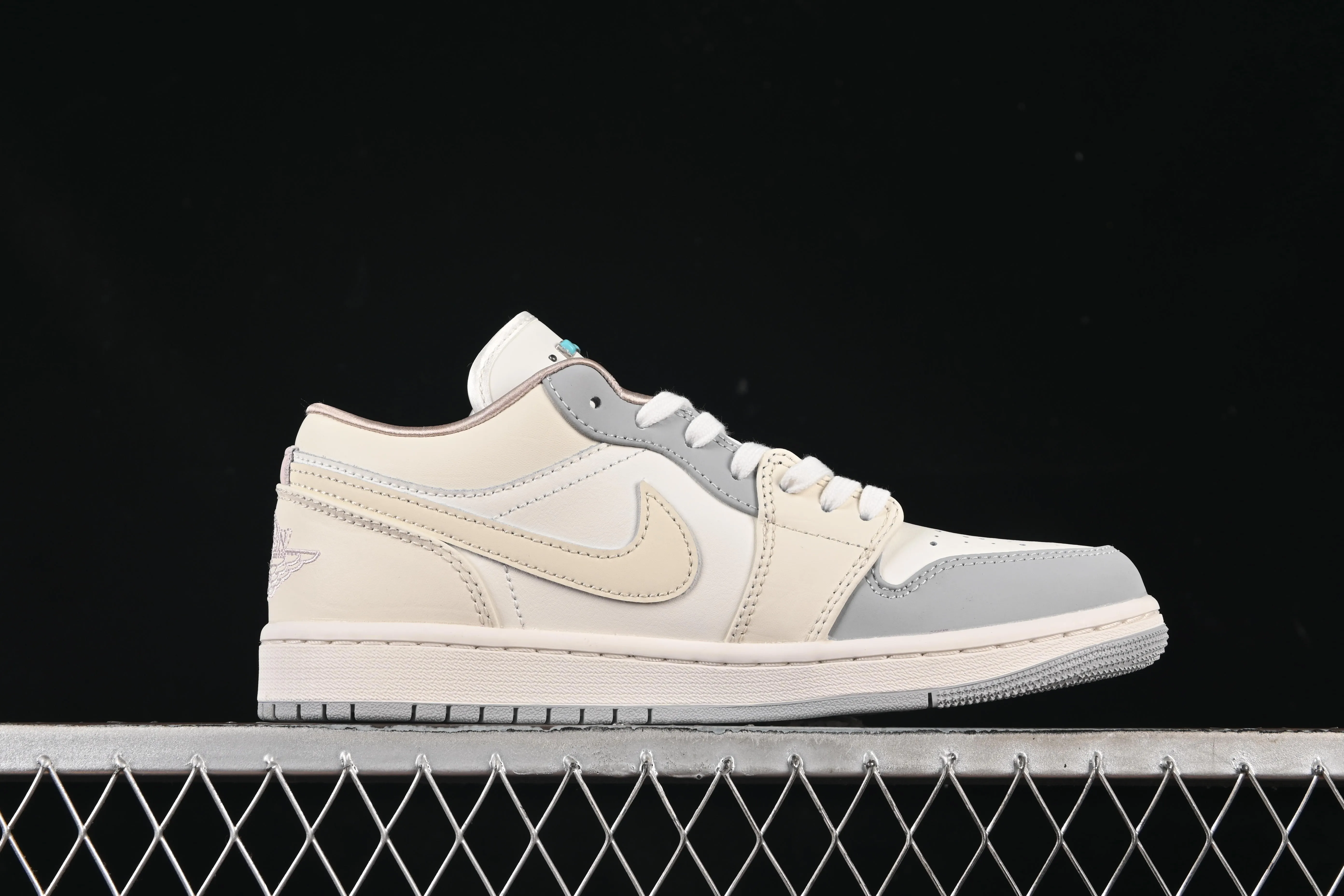 All categories Air Jordan Jordan series basketball shoes Air Jordan 1 Low G version pure original Air Jordan 1 Low AJ1 Joe 1 flash diamond white crack low-top cultural casual sneakers IH7323-100
